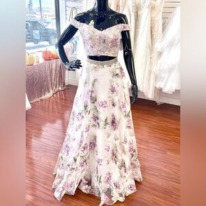 Size 0 Ellie Wilde Lilac Lavender Floral gown Prom Dress Pageant Off Shoulder